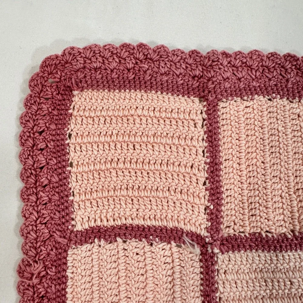 Handmade Crochet Placemats X2 Pink Mauve Checkered Scalloped Cotton‎ Vintage